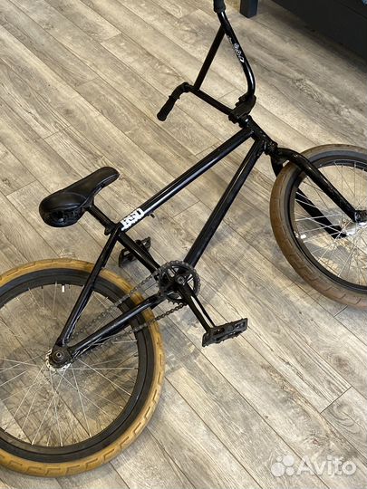 Трюковой велосипед BMX