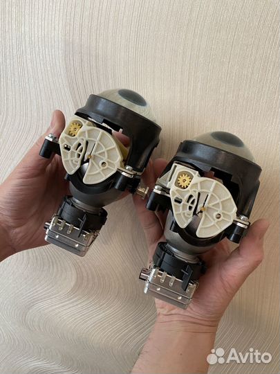 Линзы и стекла фар Volvo XC90