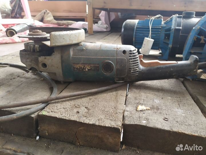 Болгарка makita большая