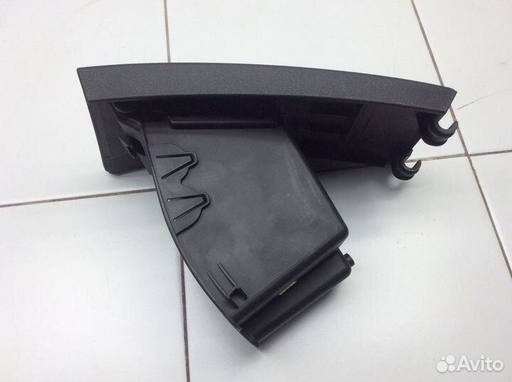 Бардачок со стороны водителя Ford Focus 3
