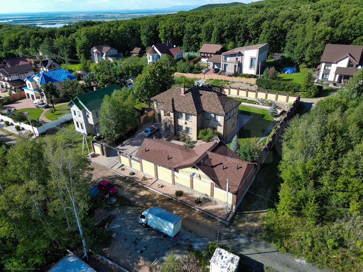 Дом 380 м² на участке 16 сот.