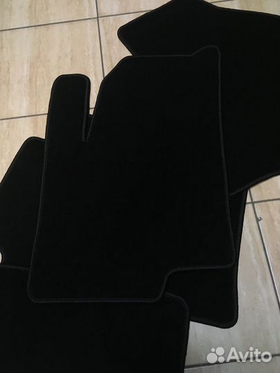 Автоковрики велюровые для Сузуки Витара. черные