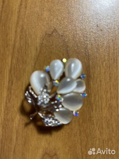Брошь новая