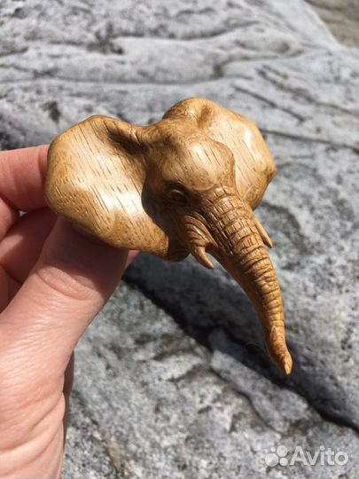 Брошь ручной работы из дерева