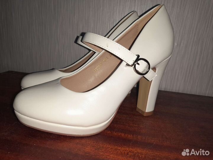Белые туфли