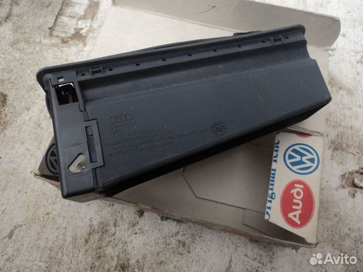 Дефлектор воздушный левый Audi A8 D2