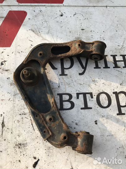 Рычаг передний верхний правый Nissan Pathfinder II