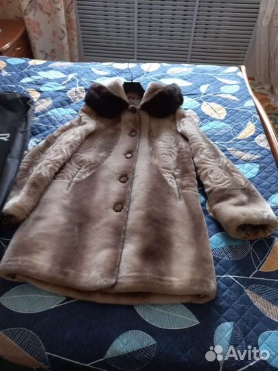 Шуба мутоновая с капюшоном 52 54 размер