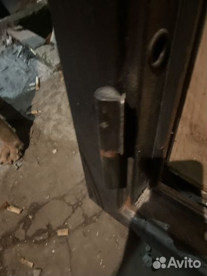 Дверь входная уличная бу оторвана нижняя петля