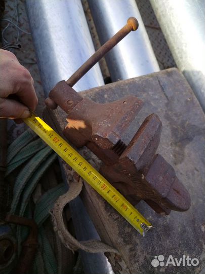 Центральный винт мтз/Тиски слесарные СССР