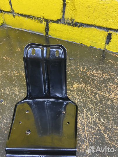 Крепления стоп сигнала ява 634