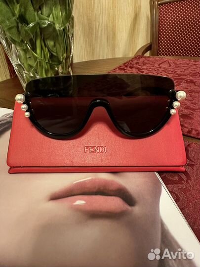 Солнцезащитные очки Fendi