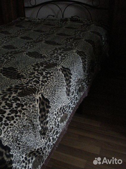 Покрывало 2 сп,коврик 57х73 см,шторы,скатерть и др