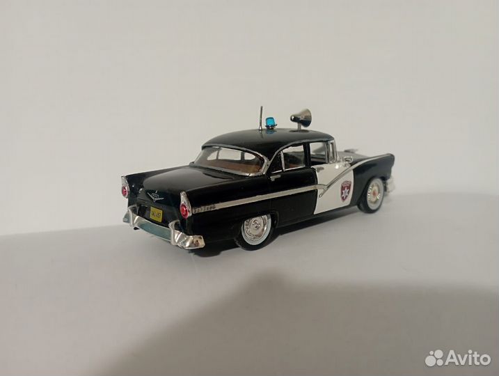 Ford fairlane 1:43