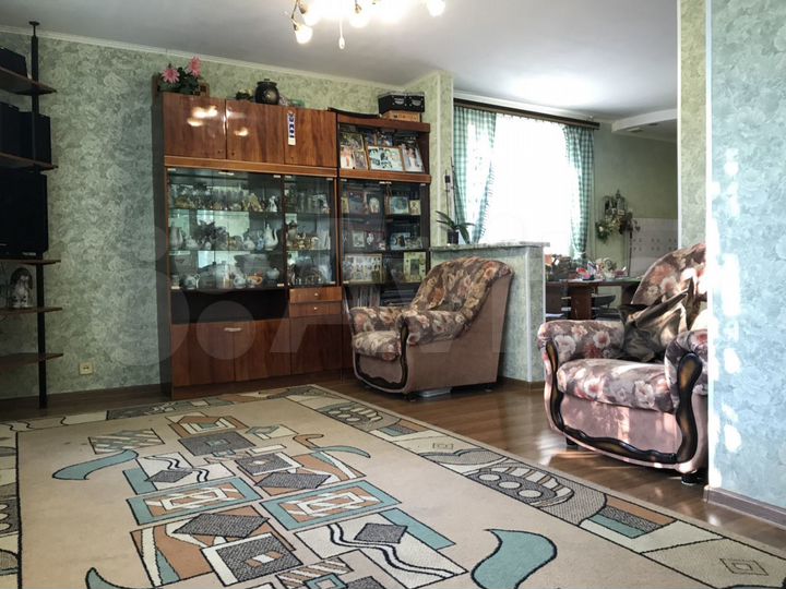 Коттедж 297 м² на участке 12 сот.