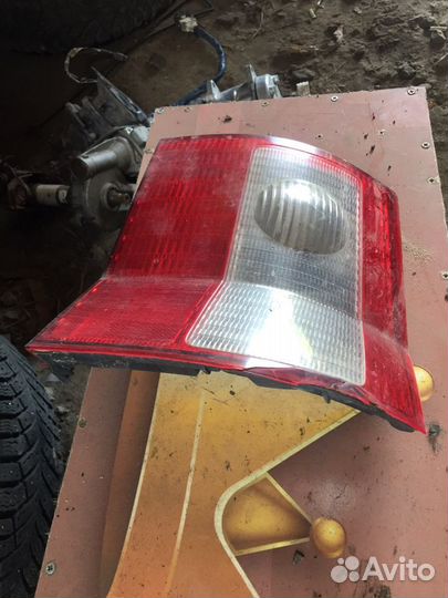 Фонарь правый Honda Mobilio