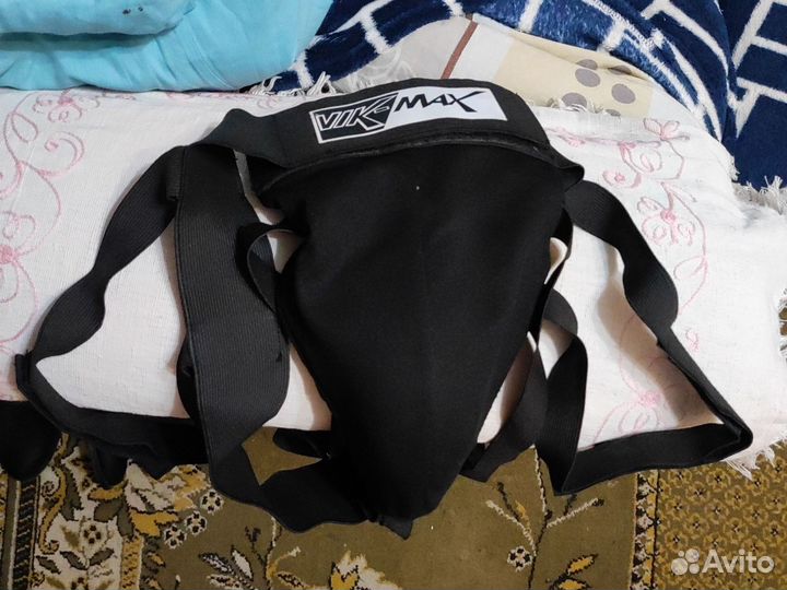 Защита паха вратаря