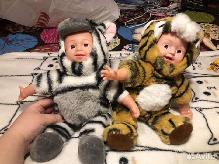 Игрушка пупс в костюмчике