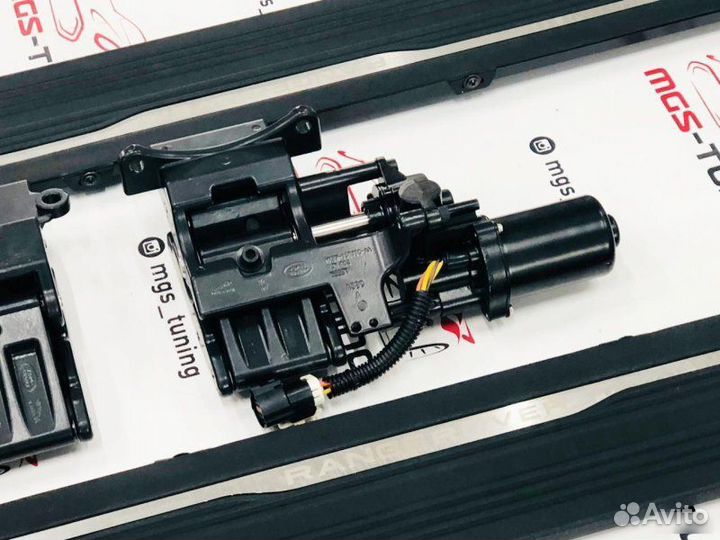 Выдвижные пороги на Range Rover Velar