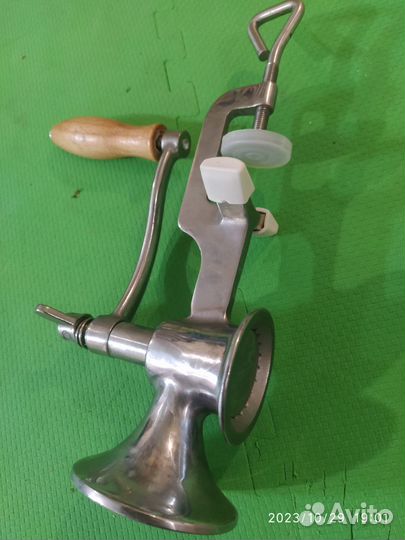 Ручная мельница для зерна (солода в том числе)