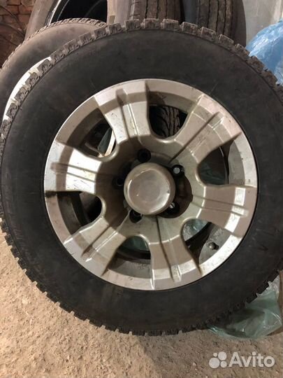 Bridgestone Ice Cruiser 7000 215/65 R16