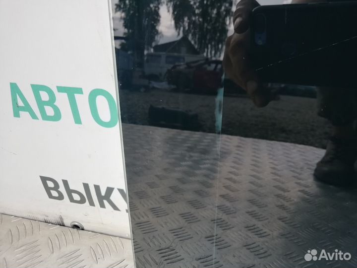 Стекло правой сдвижной двери Vw Caddy 3 2007г