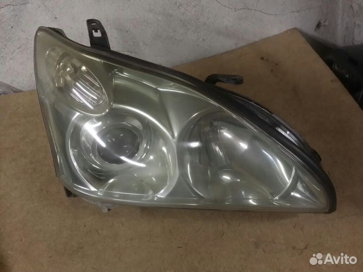 Lexus RX 300 / 330 / 350 фара ксенон правая