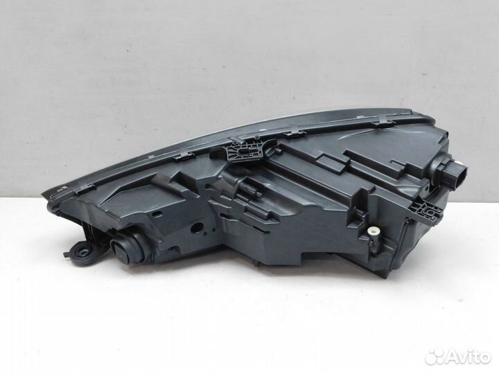 Фара правая Audi A4/RS4