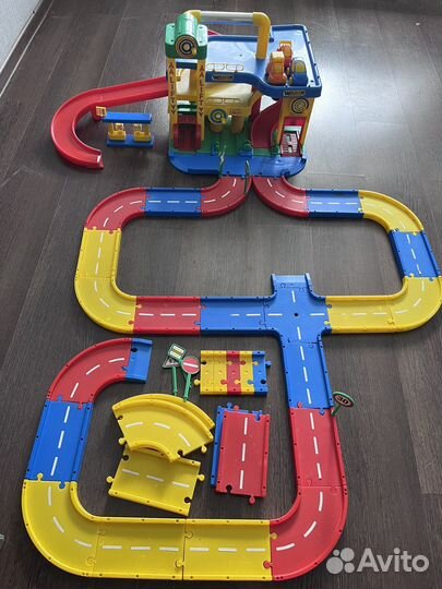 Игрушка гараж с дорогой