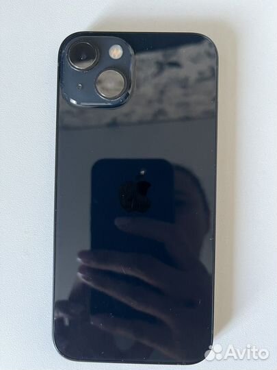 Телефон iPhone 13