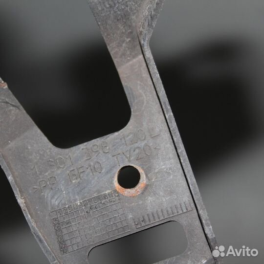 Кронштейн решетки радиатора левый honda Civic 5D