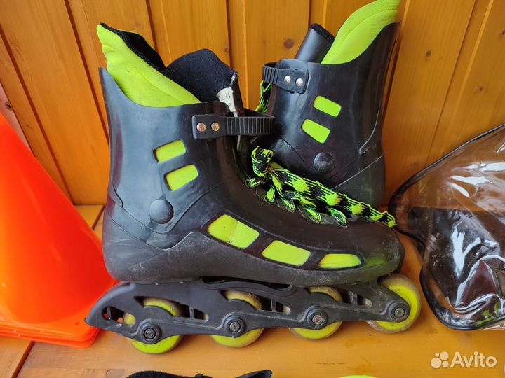 Роликовые коньки