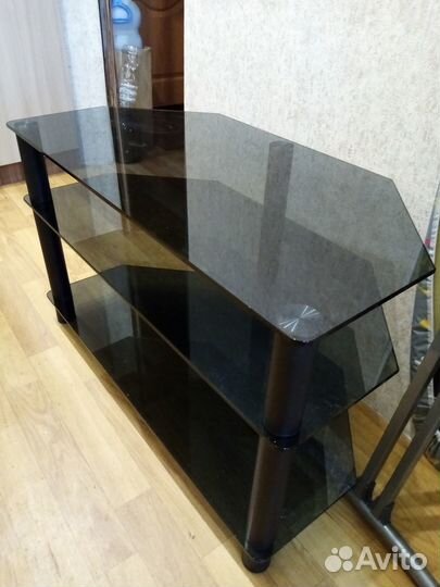 Стеклянная тумба под тв