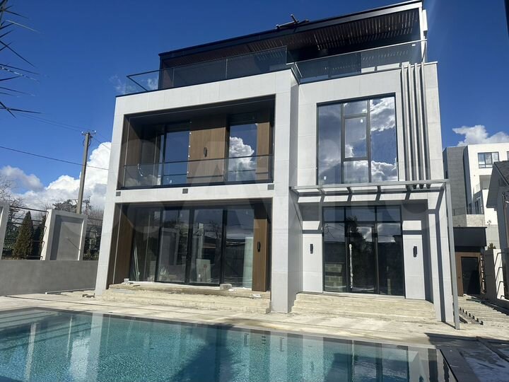 Дом 300 м² на участке 5,7 сот.