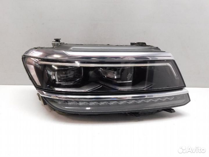 Фара правая Volkswagen Tiguan