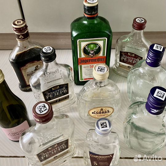 Стеклянные коньячные бутылки