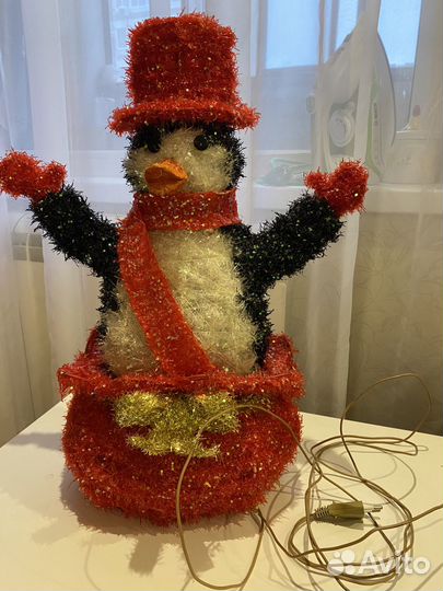 Пингвин новогодний