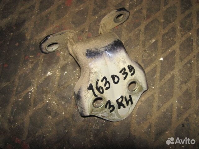 Петля двери задней правой нижняя Hyundai Elantra