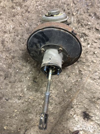 Вакуумный усилитель тормозов Audi 80 B3