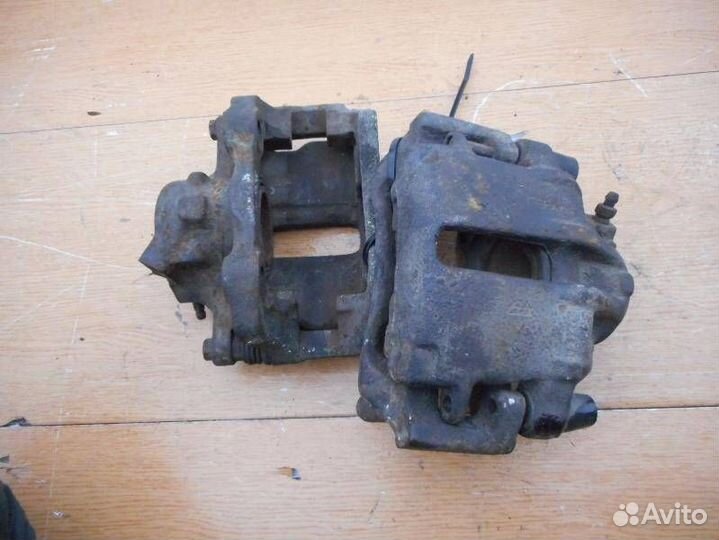 Суппорт передний правый Audi 80/90 B3 1986-1991