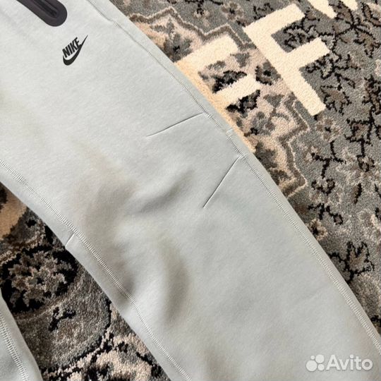 Штаны Nike Sportswear Tech Fleece