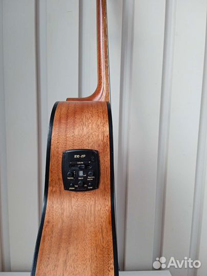 Акустическая гитара