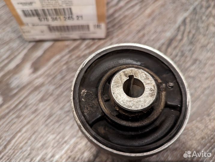 Cайлентблок гидравлический переднего рычага Porsch