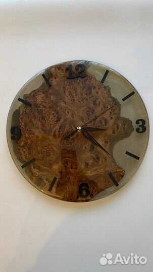 Часы настенные из эпоксидной смолы и дерева