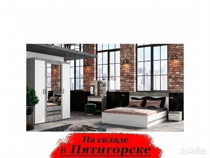 Туалетный столик с зеркалом