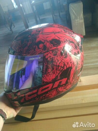 Мотошлем Icon Parahuman