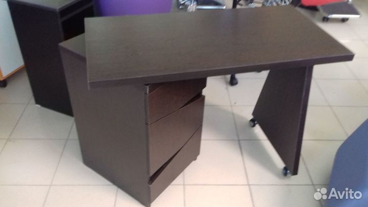 Стол маникюрный 