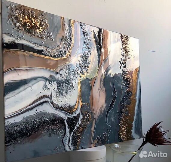 Интерьерные картины и перекраска устаревшей мебели