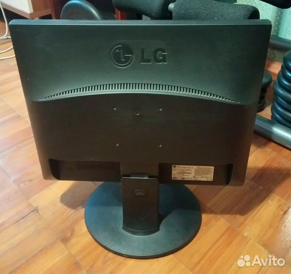 Продам монитор LG E1910SW