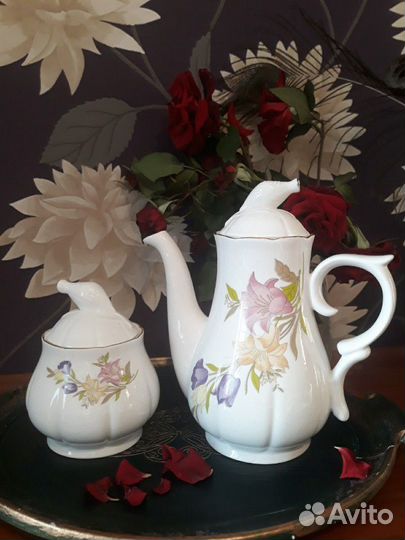 Фарфоровый винтажный чайник, сахарница